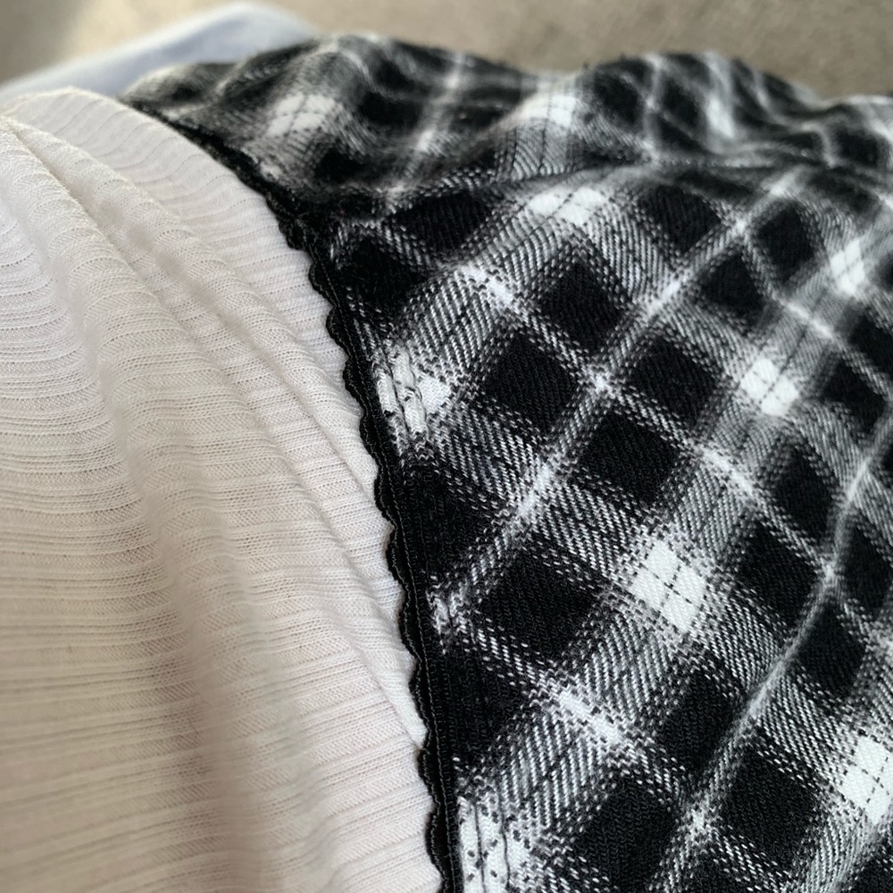❌SOLD❌ gingham Black/White Skirt with Elastic Band - Picture 6 of 8